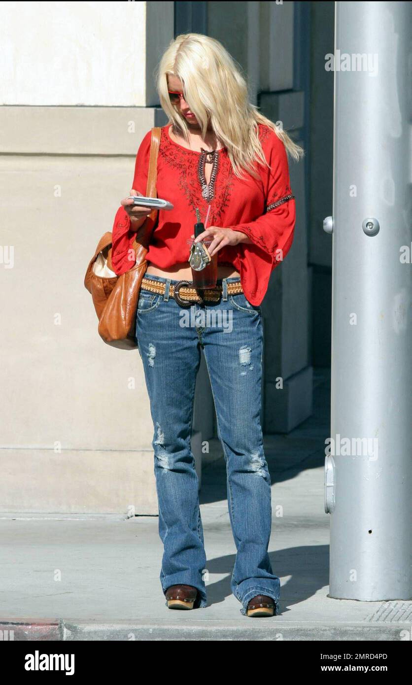 Jessica Simpson and her hairdresser Ken Paves spend the afternoon in  Beverly Hills, Ca. lunching at Jack and Jills. Despite indulging in her  favorite passtime, shopping, Jessica who was ringless again didn't
