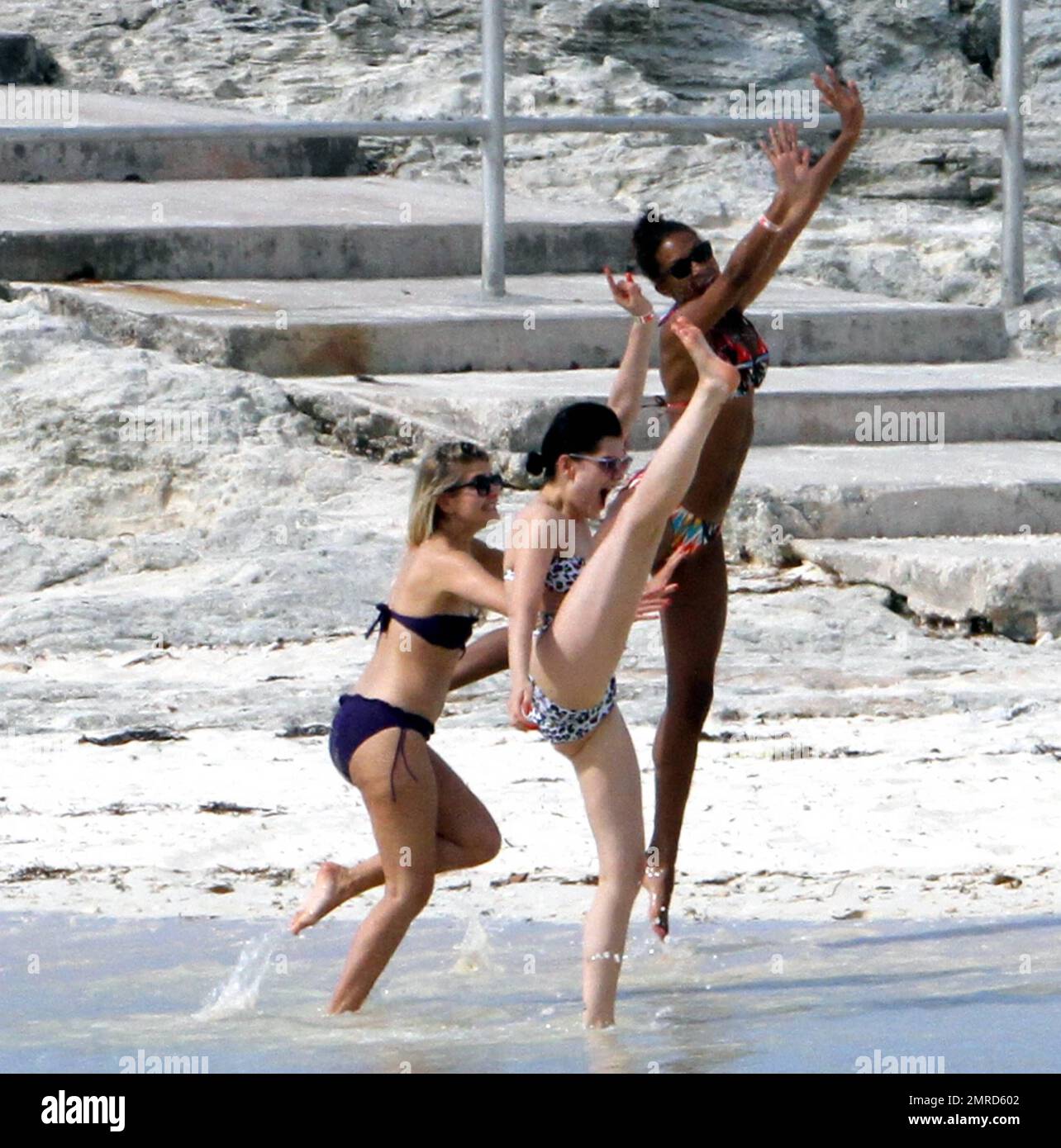 Productie Natte sneeuw vis EXCLUSIVE!! British singer Jessie J reveals her incredible bikini body and  tattoos during a Caribbean break. Jessie wore a colorful bikini as she  played in the water-park and took a walk on