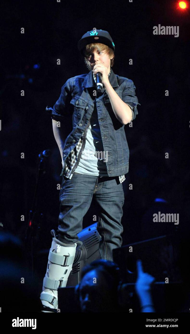 Singer Justin Bieber, despite a broken a foot from a fall in London, performs at the Z100 Jingle Ball in New York, NY. 12/11/09 Stock Photo - Alamy Singer Justin Bieber, despite a broken a foot from a fall in London, performs at the Z100 Jingle Ball in New York, NY. 12/11/09 Stock Photo - Alamy