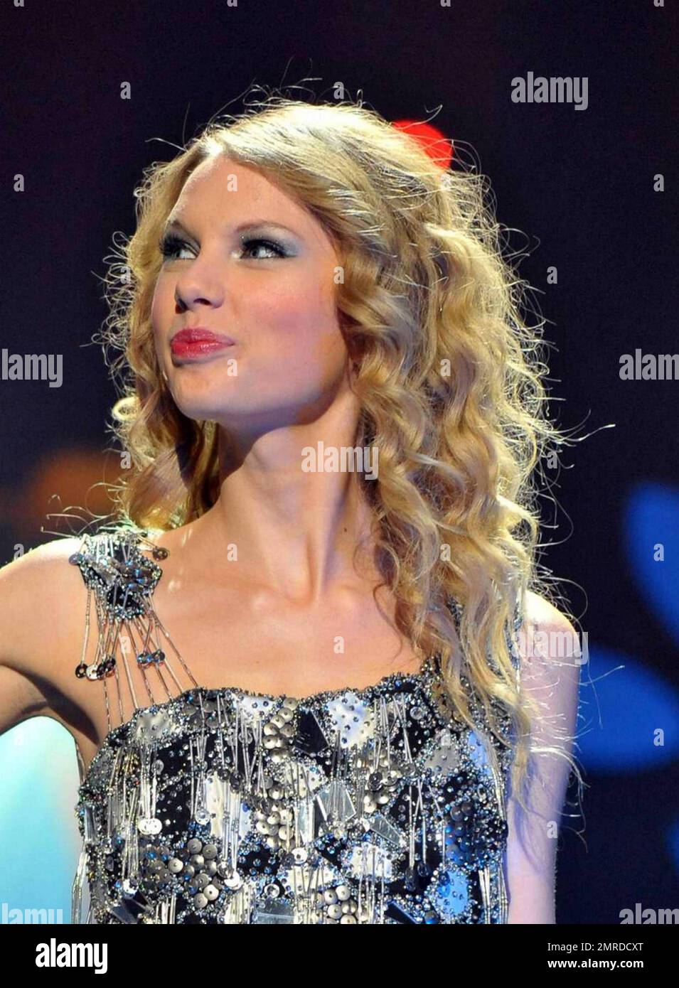 singer-taylor-swift-performs-