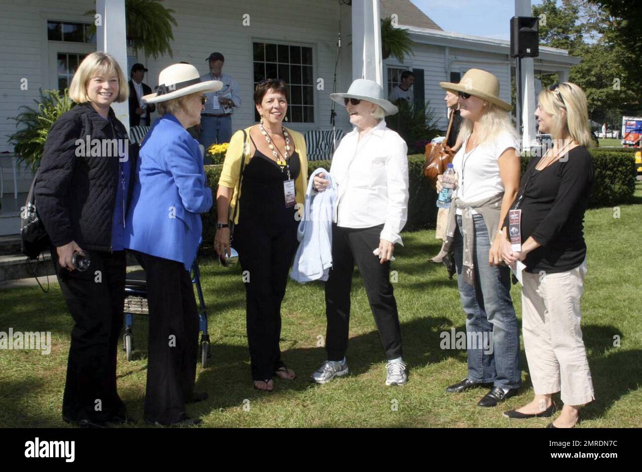 Exclusive!! Paul Newman's wife Joanne Woodward attracts an instant