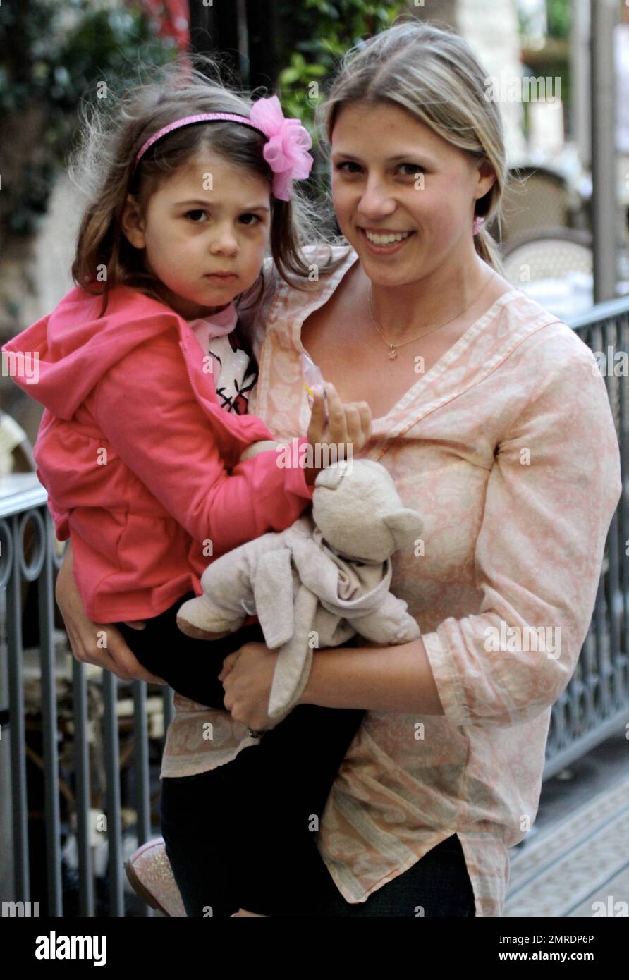 'Full House' actress Jodie Sweetin was seen taking her daughters Zoie