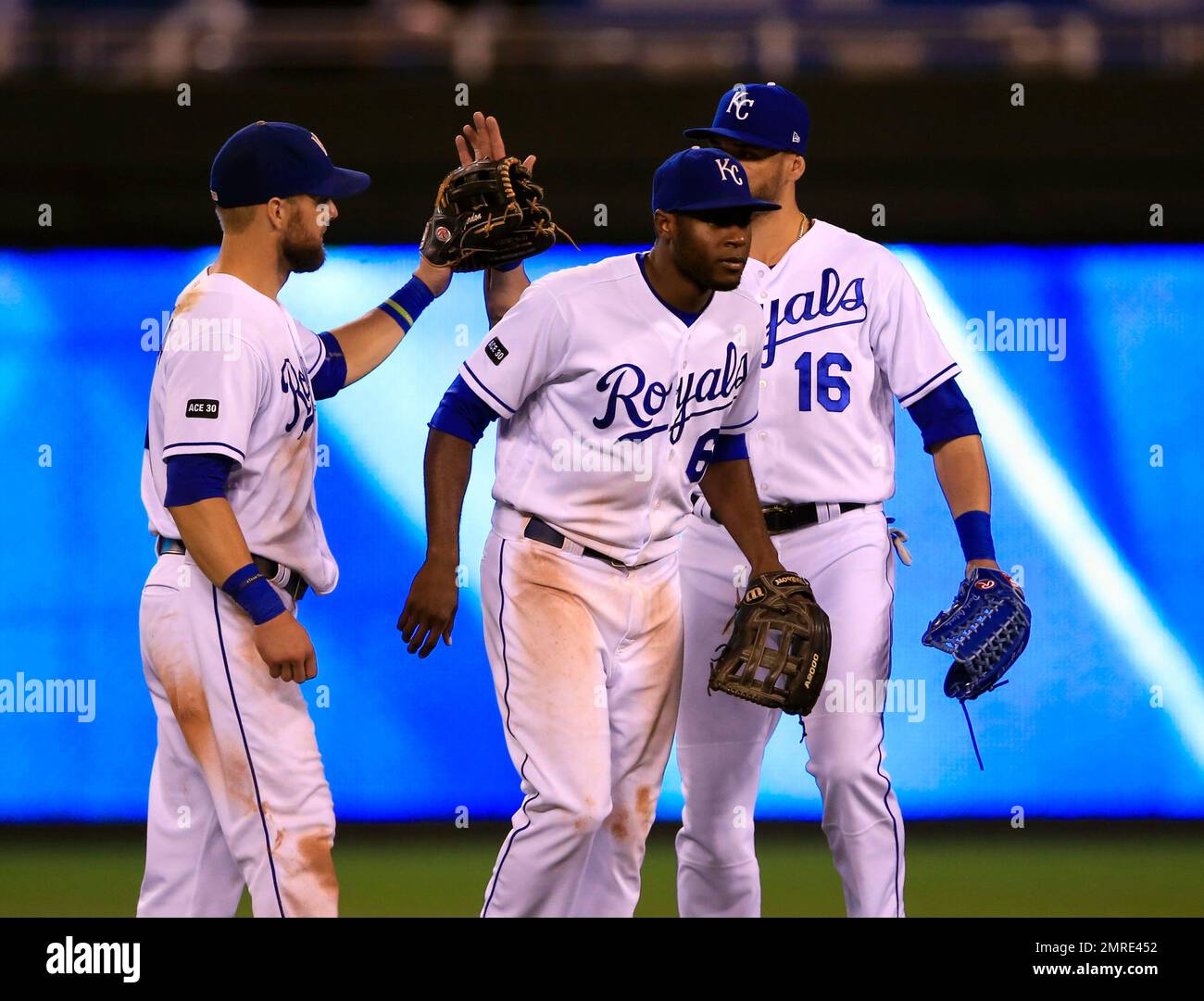 Kansas City Royals center fielder Lorenzo Cain (6), left fielder Alex ...