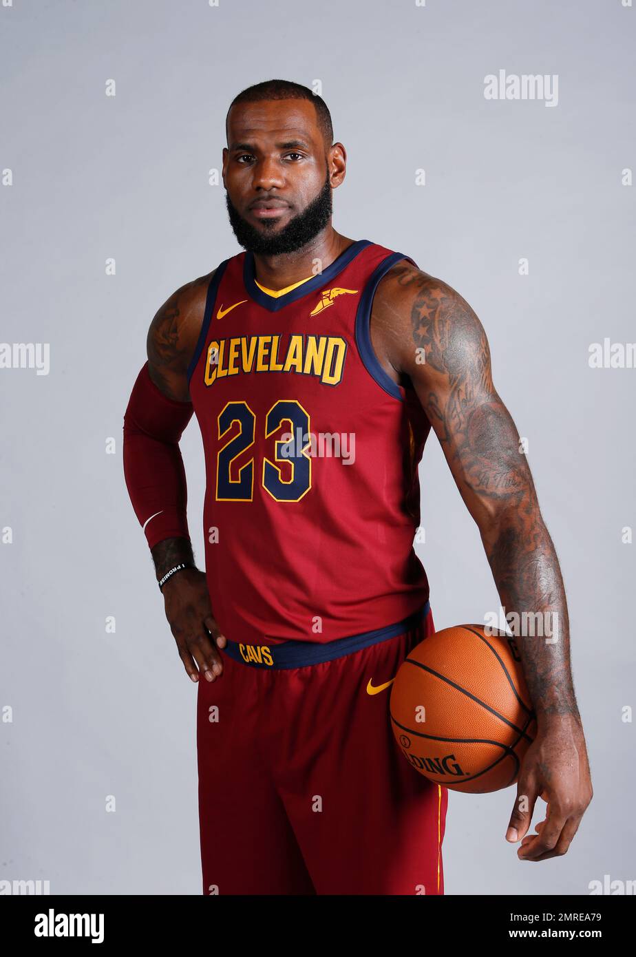 Cleveland Cavaliers' LeBron James poses for a portrait during the NBA  basketball team media day, Monday, Sept. 25, 2017, in Independence, Ohio.  (AP Photo/Ron Schwane Stock Photo - Alamy