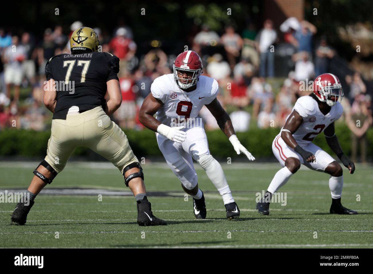 Alabama defensive lineman Da'Shawn Hand (9) plays against Vanderbilt