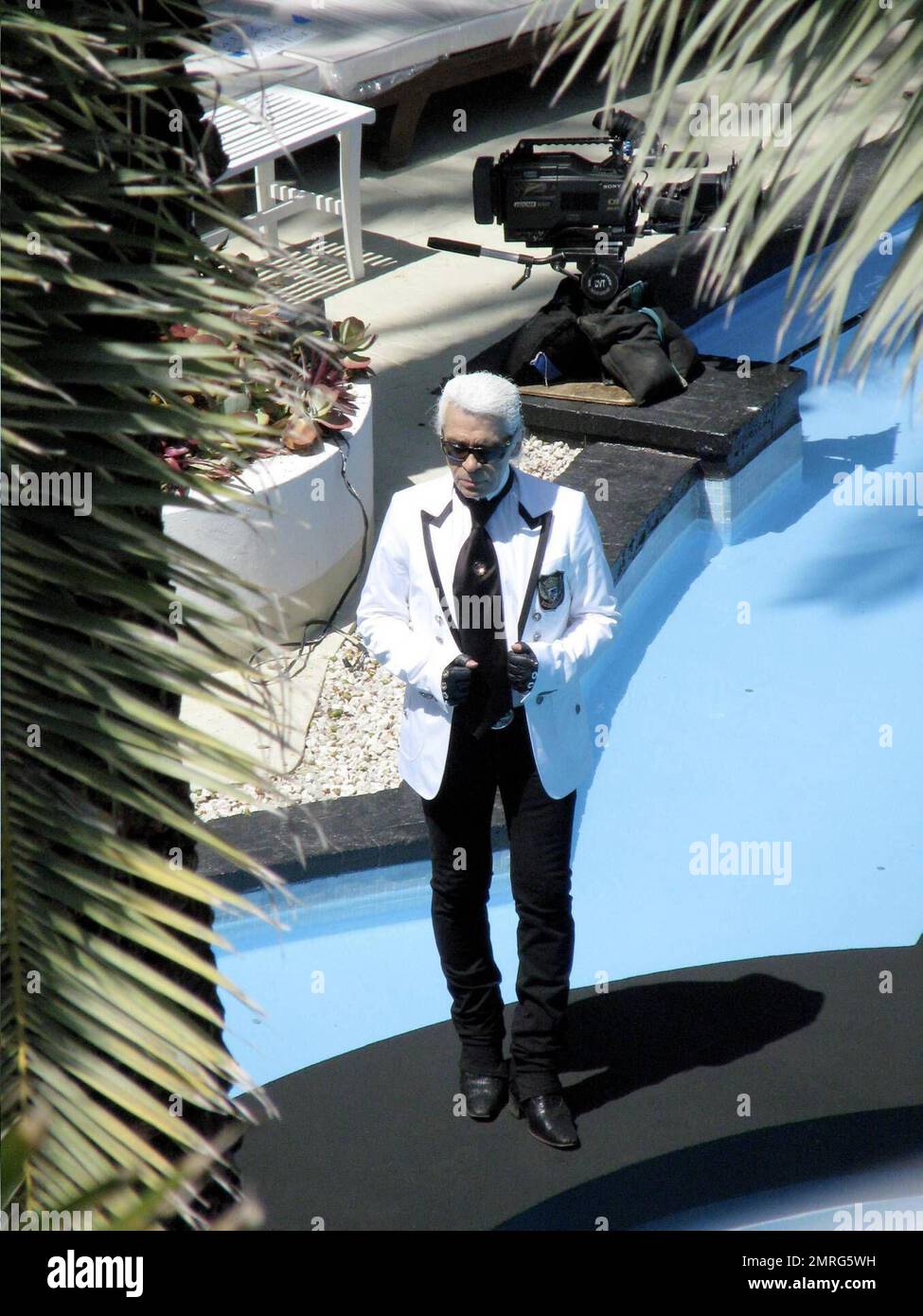 Exclusive!! Karl Lagerfeld oversees setup and rehearsal for the