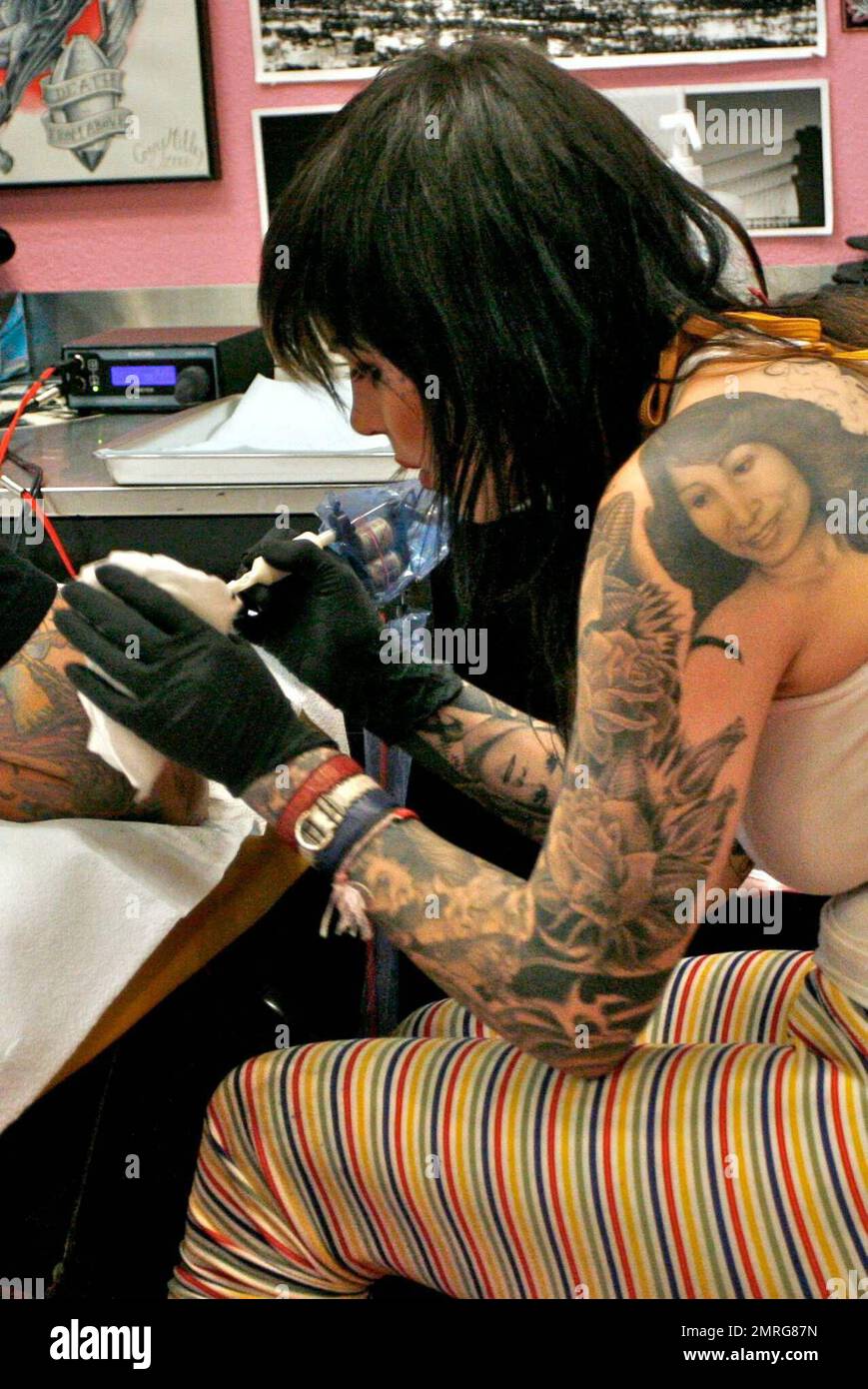 Kat Von D goes for the Guinness world record for the most tattoos done ...