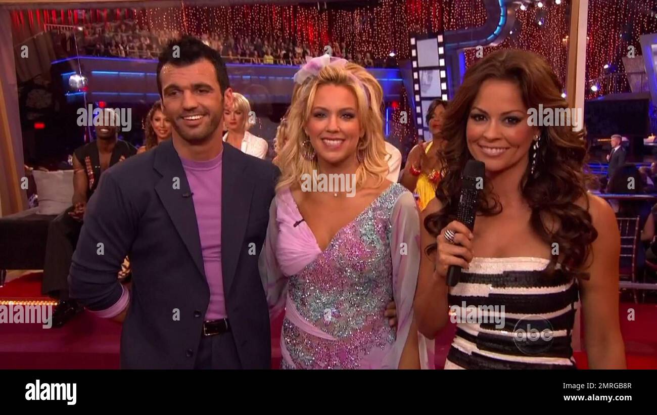 34-year-old reality mom Kate Gosselin dances the Foxtrot live with her ...