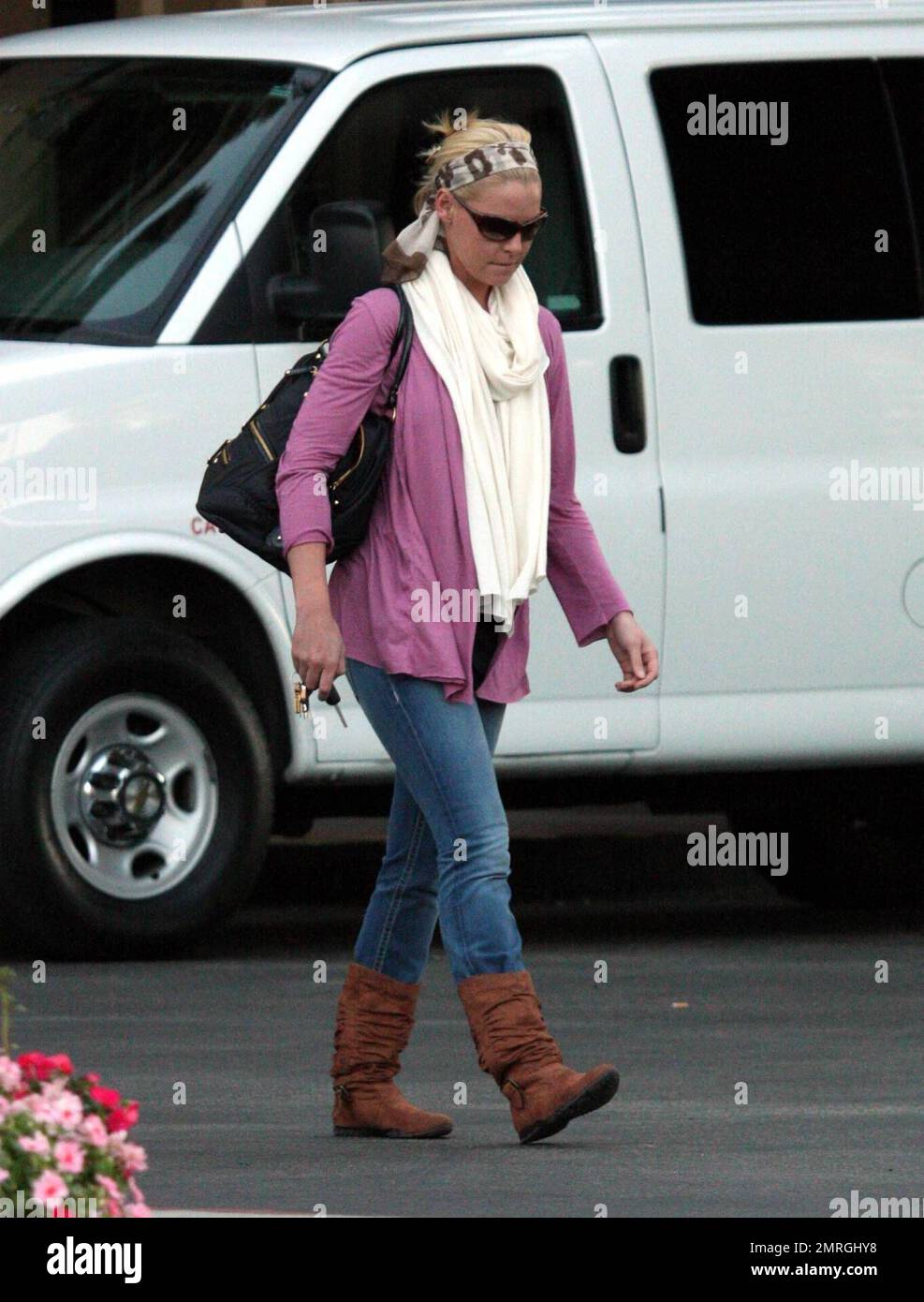 Katherine Heigl took the afternoon off to serve as an airport shuttle to Long  Beach for her mom, Nancy. She picked her up at her Los Angeles home and the  two then