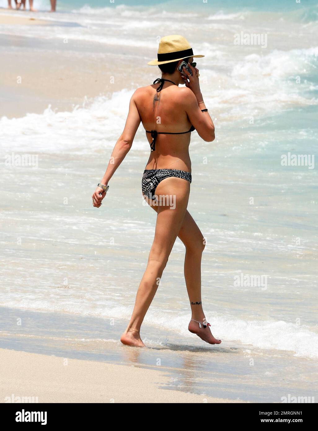Actress Katie Cassidy shows off her burnt bikini body as she cools off in  the ocean and grabs a chilled drink beachside. Miami, FL 1st May 2014 Stock  Photo - Alamy