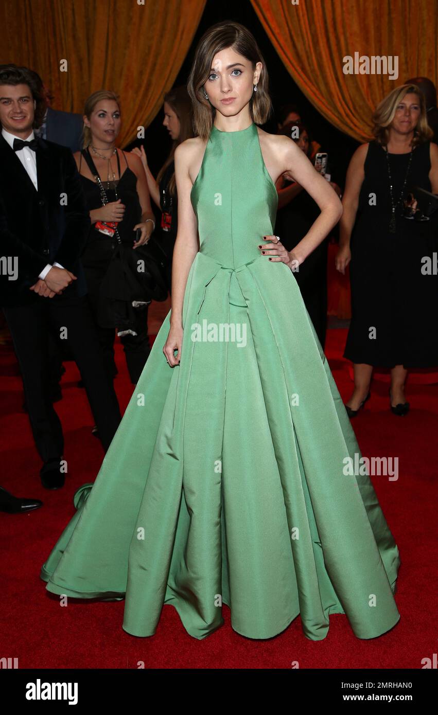 natalia dyer green dress Joe Keery, Maya Hawke, Natalia Dyer, and Charlie Heaton hit the red carpet at the #StrangerThings L.A. premiere.