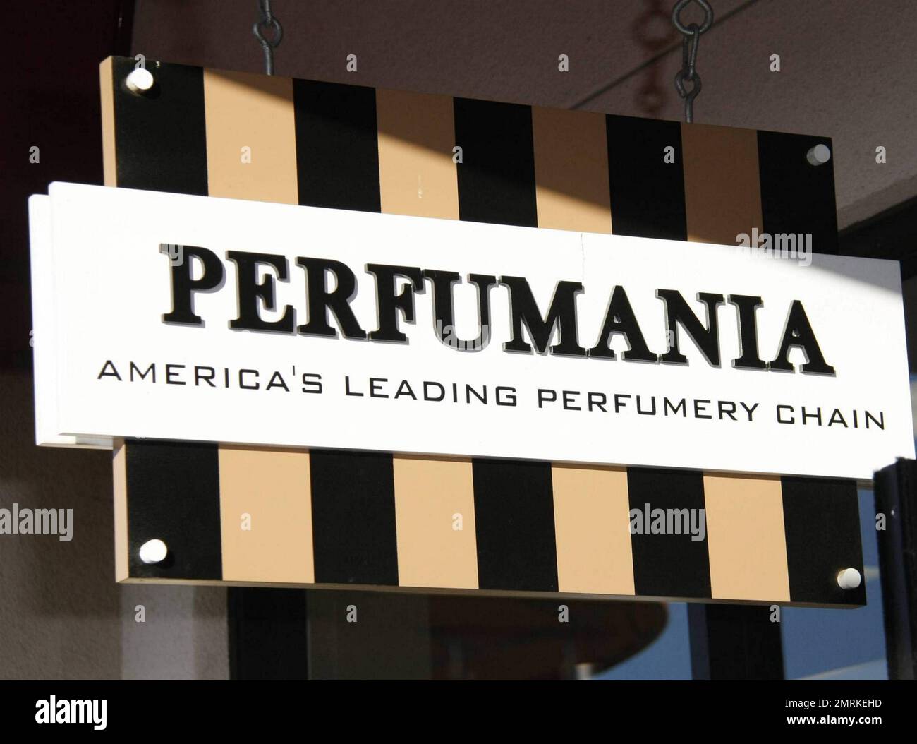 Perfumania hi res stock photography and images Alamy