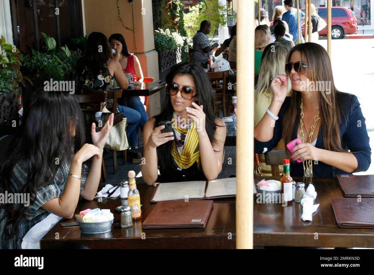 Kim & Khloe Kardashian Grab Lunch Together in Encino : Photo 4416775, Khloe Kardashian, Kim Kardashian Photos