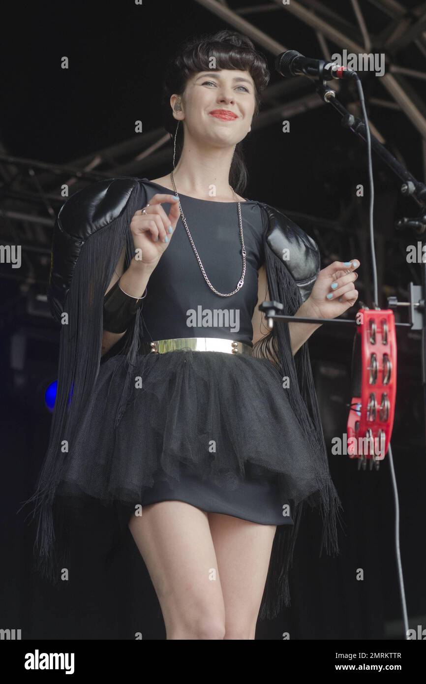 kimbra-performs-live-in-concert-at-the-2012-big-day-out-held-at-the