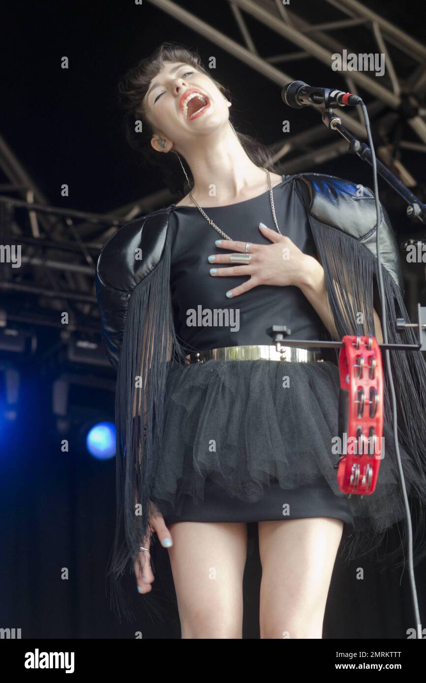 kimbra-performs-live-in-concert-at-the-2012-big-day-out-held-at-the