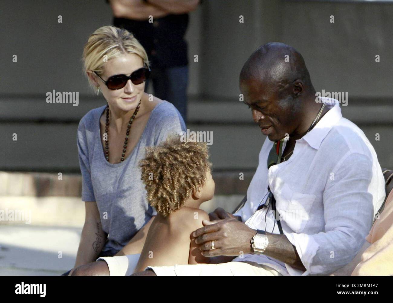 Supermodel Heidi Klum and husband and singer Seal spend quality time(01)
