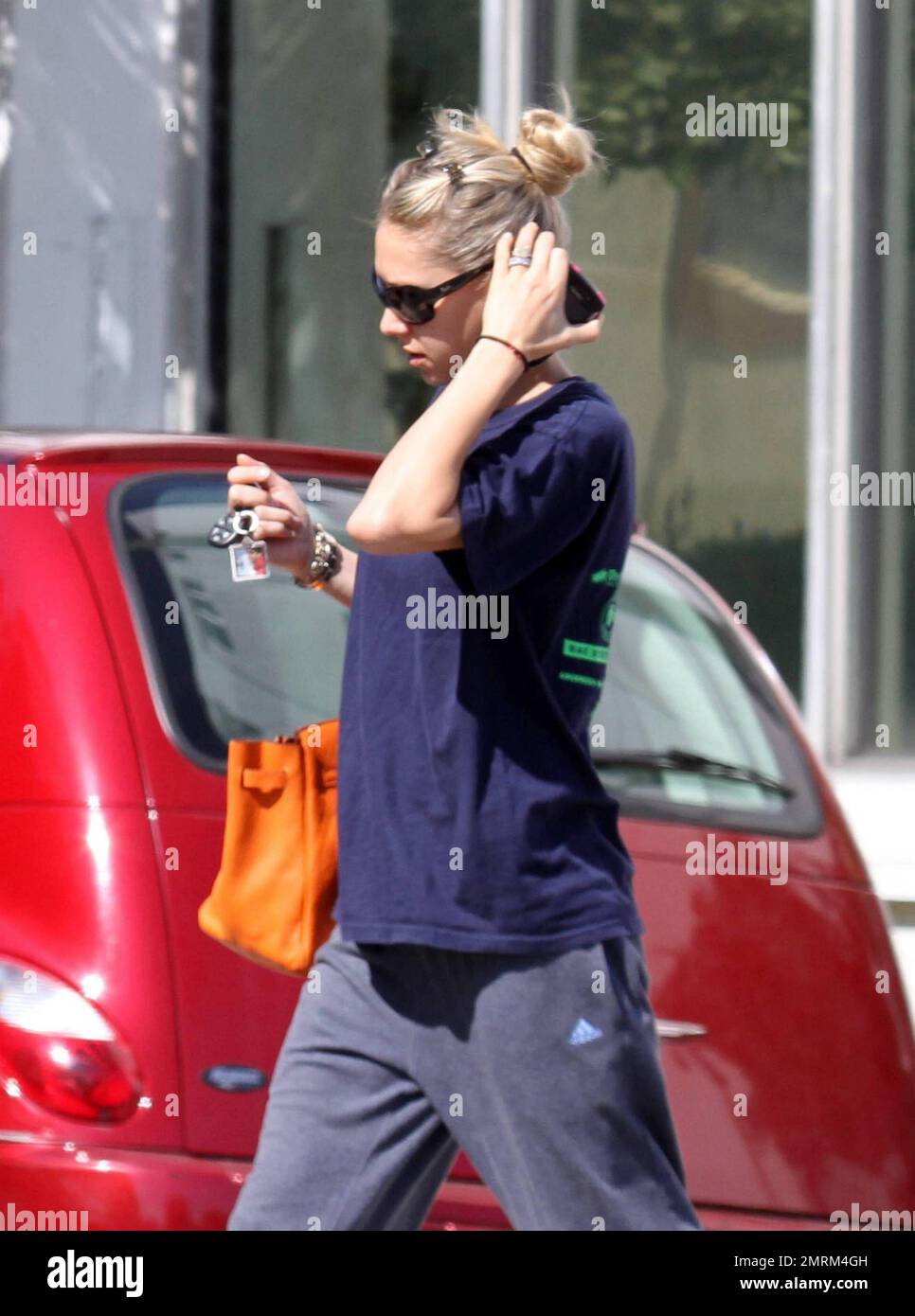 EXCLUSIVE Anna Kournikova Musn t Have Put Enough Coins In The Meter exclusive-anna-kournikova-musn-t-have-put-enough-coins-in-the-meter