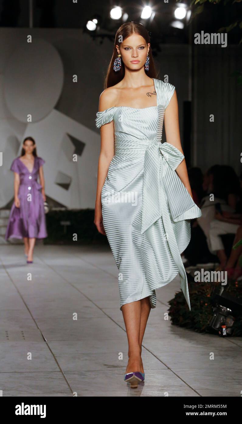 Models walk the runway during the Carolina Herrera fashion show as part of  NYFW Spring/Summer 2018 on Monday, Sept. 11, 2017, in New York. (AP  Photo/Bebeto Matthews Stock Photo - Alamy