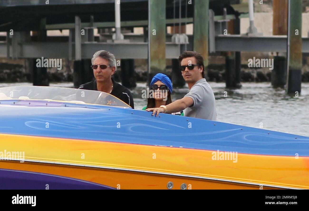 Kourtney Kardashian, Scott Disick Jet Off To New York