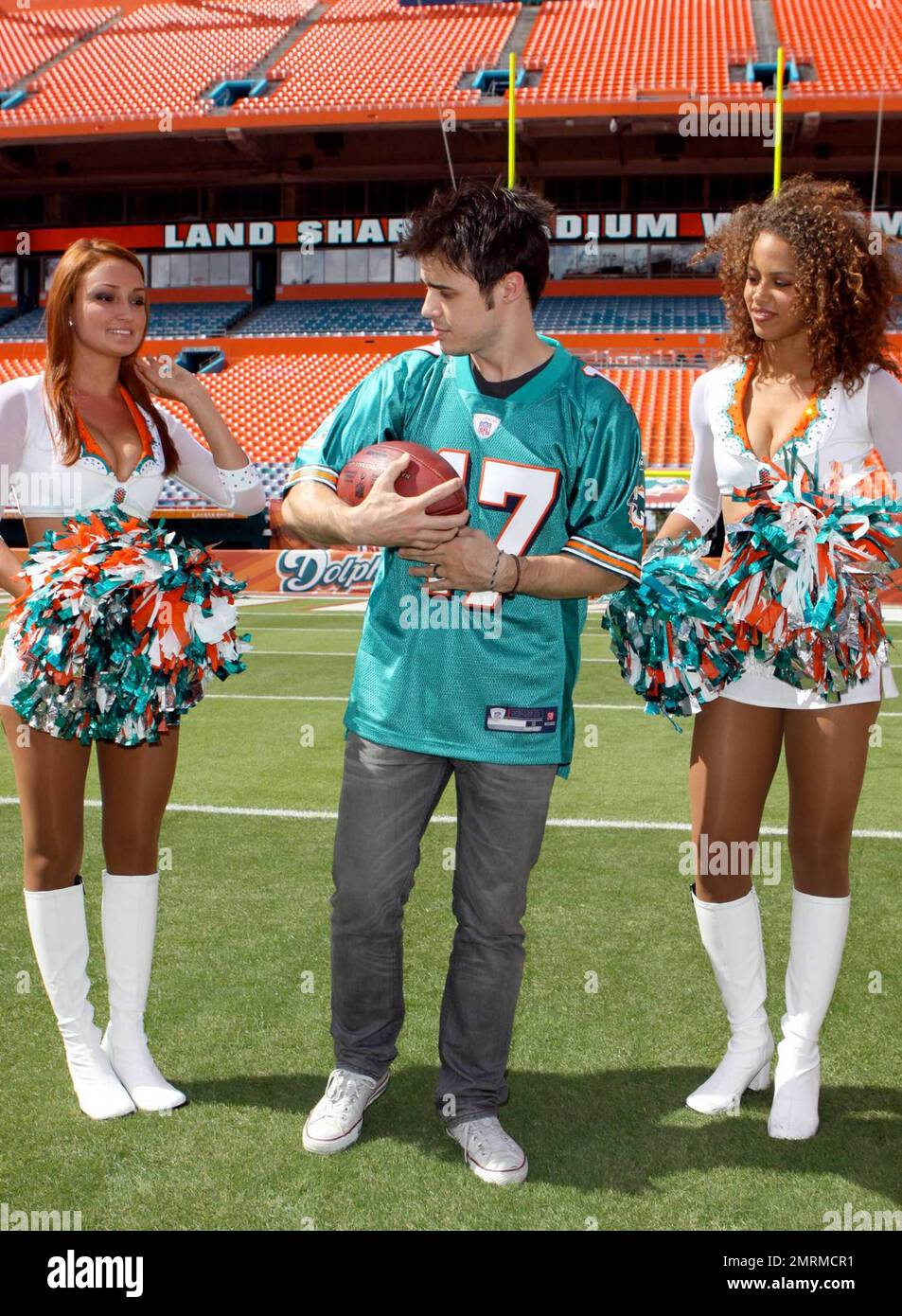 "American Idol" winner Kris Allen visits Landshark Stadium ahead of his