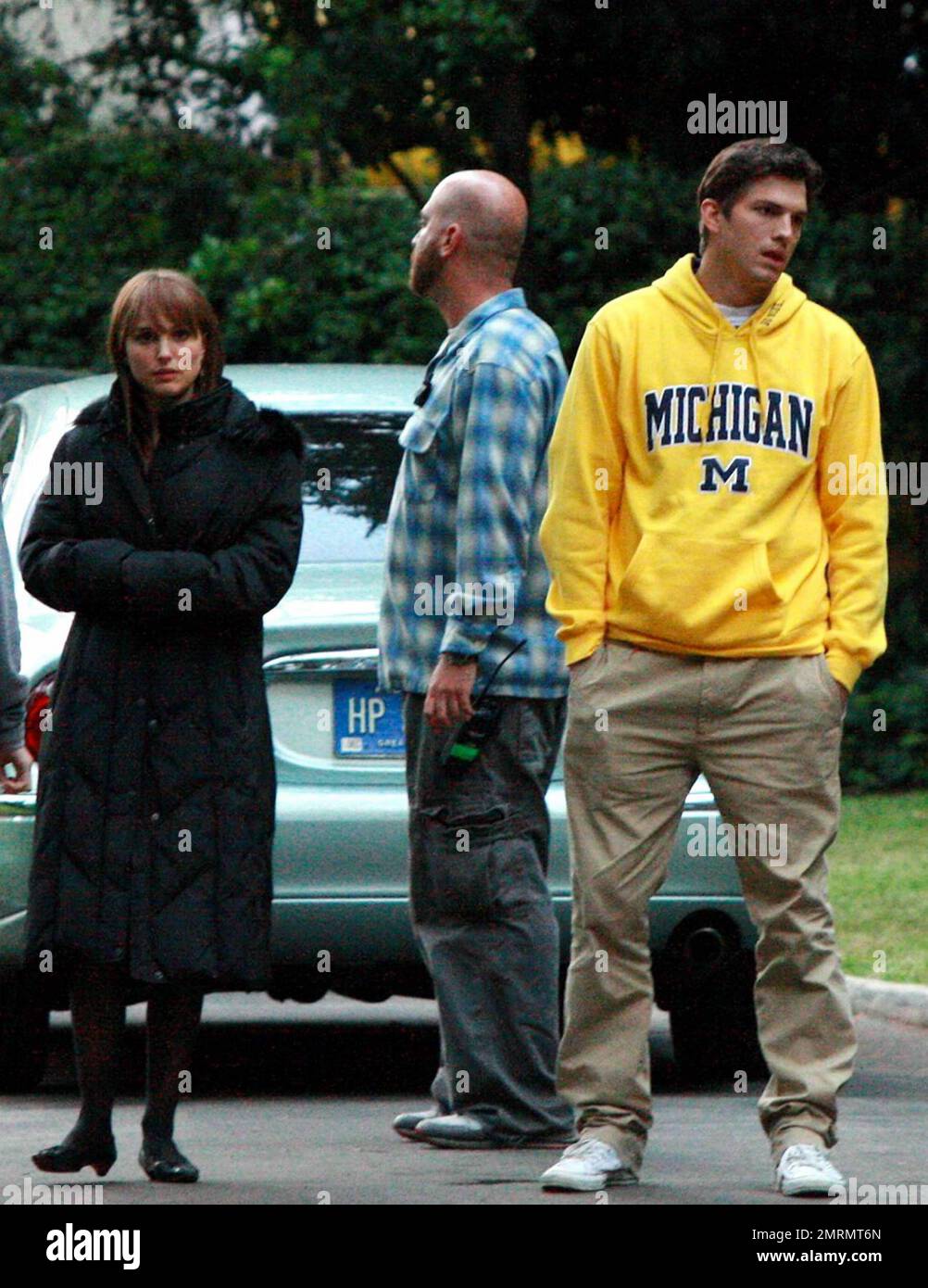 EXCLUSIVE!! Natalie Portman and Ashton Kutcher film a scene for their new film "Friends with