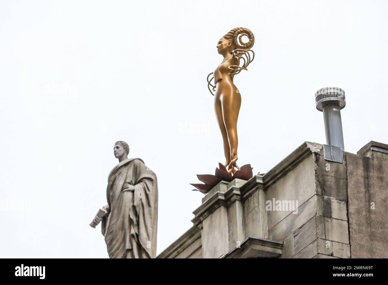 a-new-pro-abortion-statue-has-been-placed-on-top-of-the-new-york-city