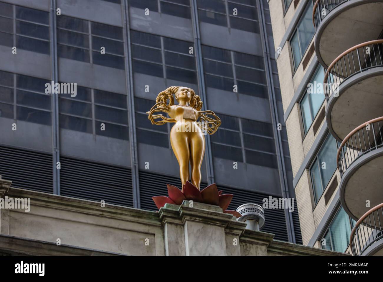 a-new-pro-abortion-statue-has-been-placed-on-top-of-the-new-york-city