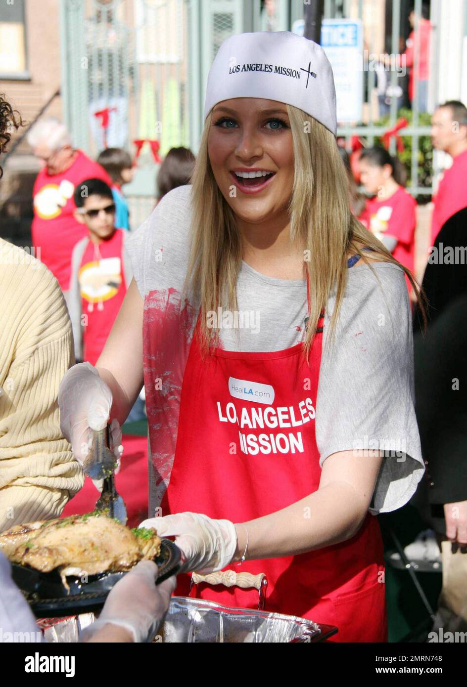 Stephanie Pratt feeds the homeless at the Los Angeles Mission on