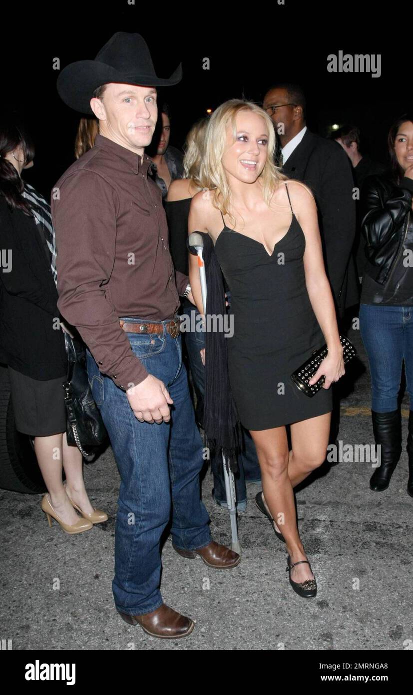 Jewel, using crutches to nurse an injury, arrives with husband and "Dancing with the Stars" challenger Ty Murray at the Star Magazine Lady Gaga concert at the nightclub Apple in Los Angeles, CA. 3/11/09. Stock Photo