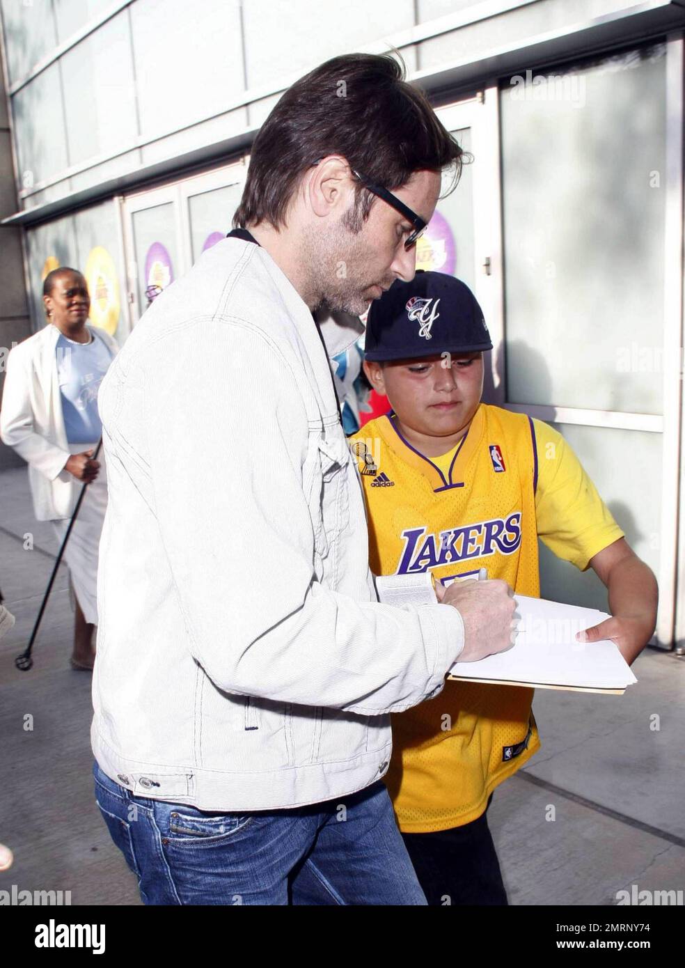 David Duchovny arrives to watch the Los Angeles Lakers vs the Boston  Celtics in Los Angeles, CA. 6/3/10 Stock Photo - Alamy