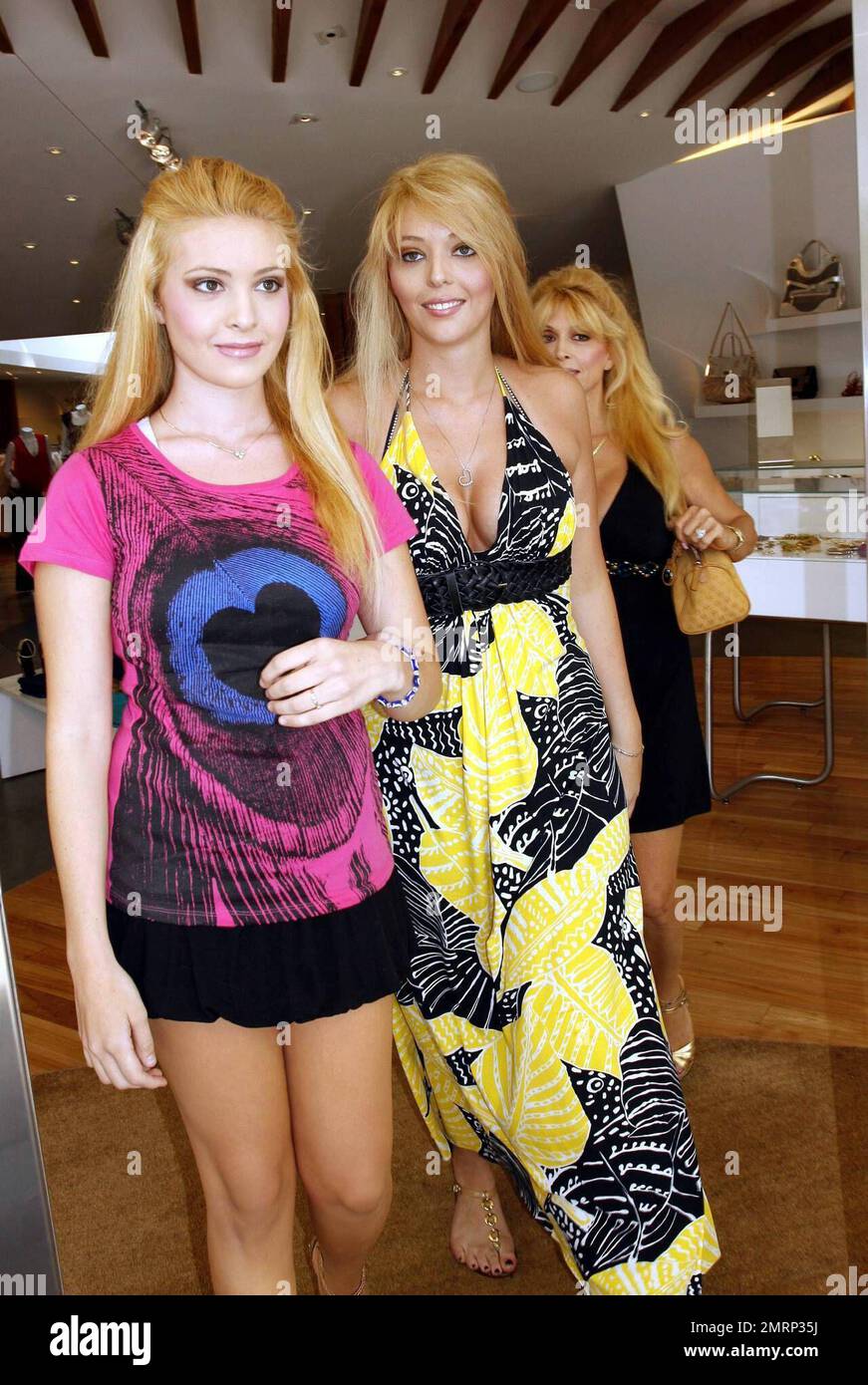 Judy Landers and her daughters Lindsay and Kristy shop at Intermix. Los Angeles, CA. 5/30/08. Stock Photo