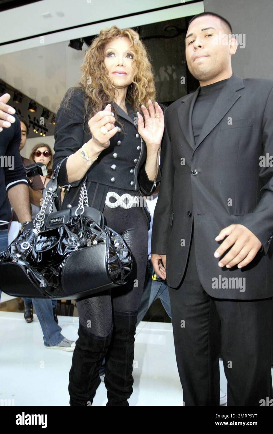 Latoya Jackson is protected by bodyguards as she leaves the Chanel store  after shopping on Robertson Blvd in Los Angeles, CA. 8/17/09 Stock Photo -  Alamy