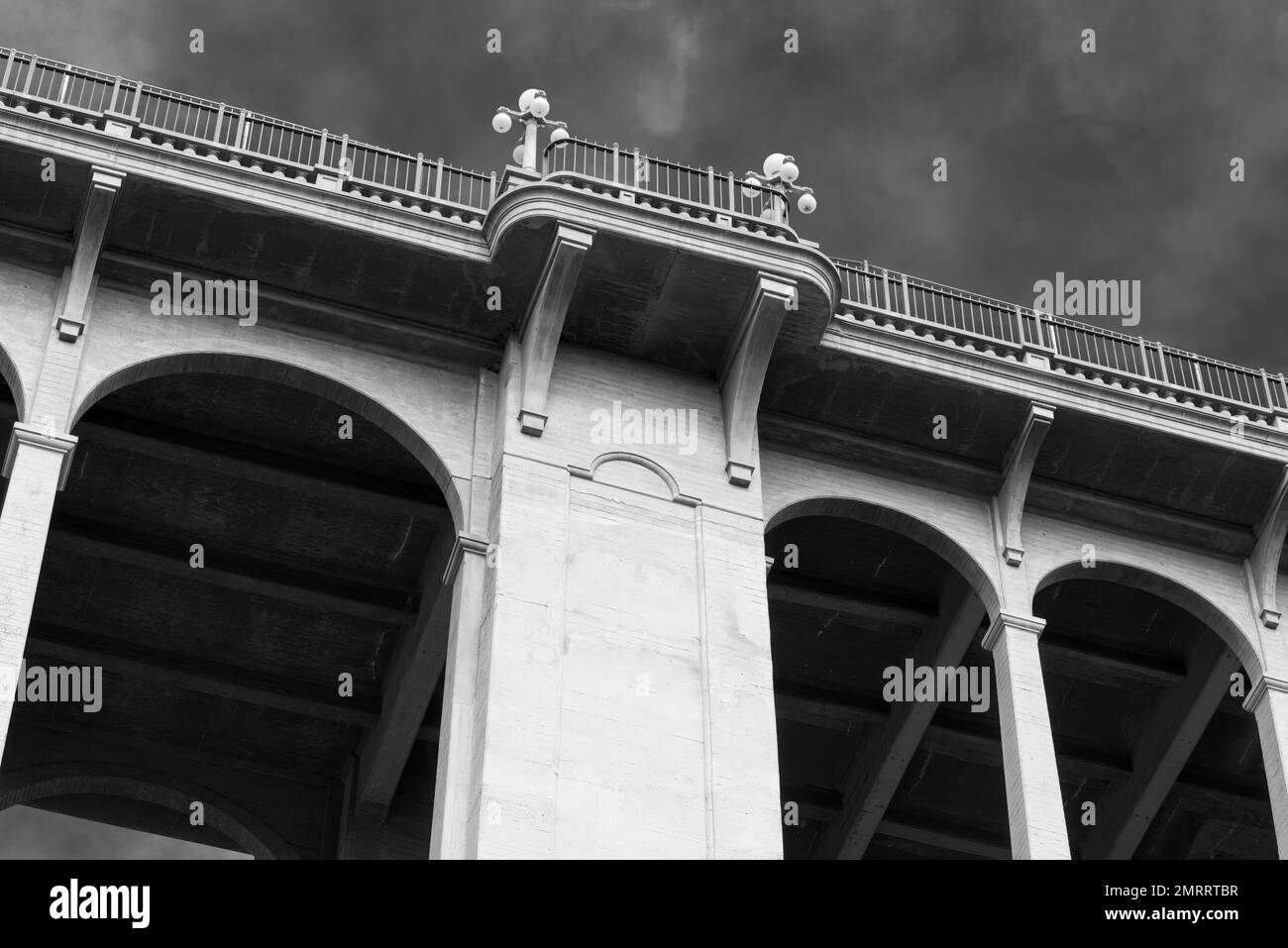 Colorado Street Bridge in Pasadena, California, USA. Built in 1913 it is on the National Register of Historic Places. It has been designated a Nationa Stock Photo