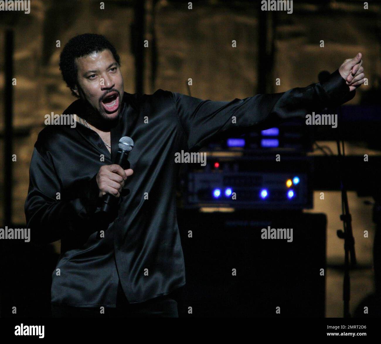 Singer Lionel Richie performs in concert at the Kodak Theatre in Los ...