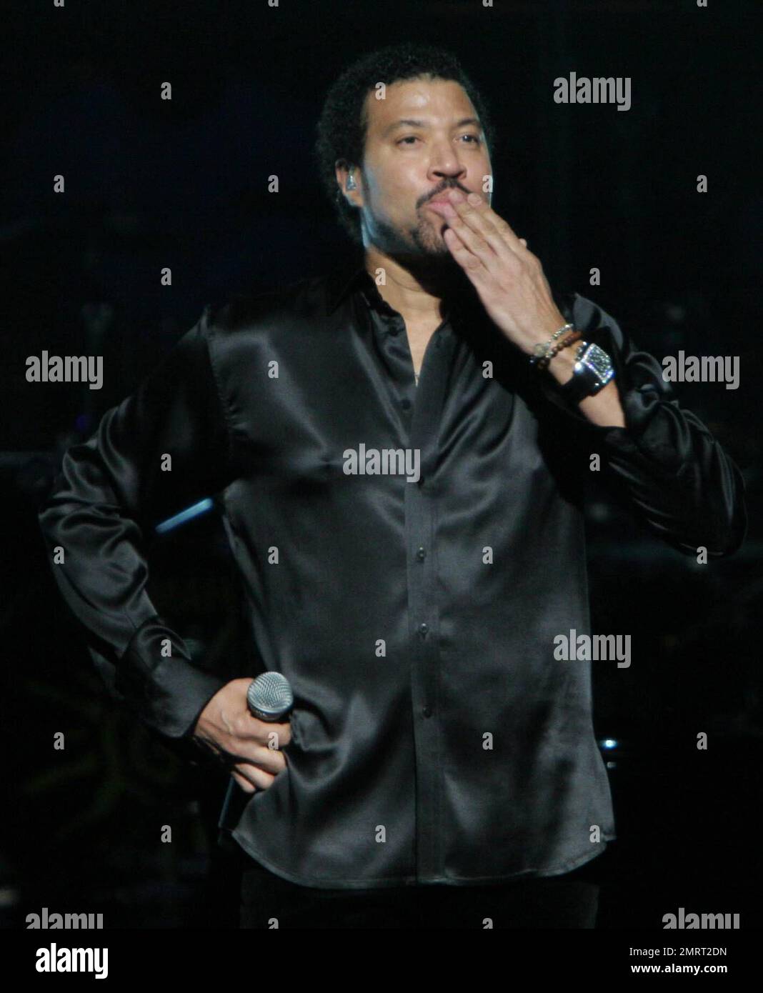 Singer Lionel Richie performs in concert at the Kodak Theatre in Los ...