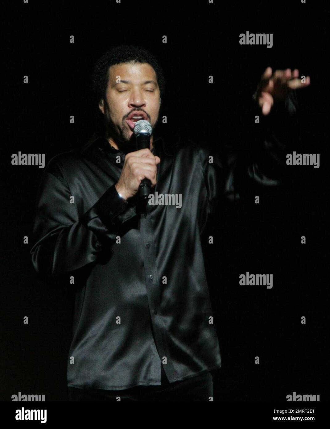 Singer Lionel Richie performs in concert at the Kodak Theatre in Los ...