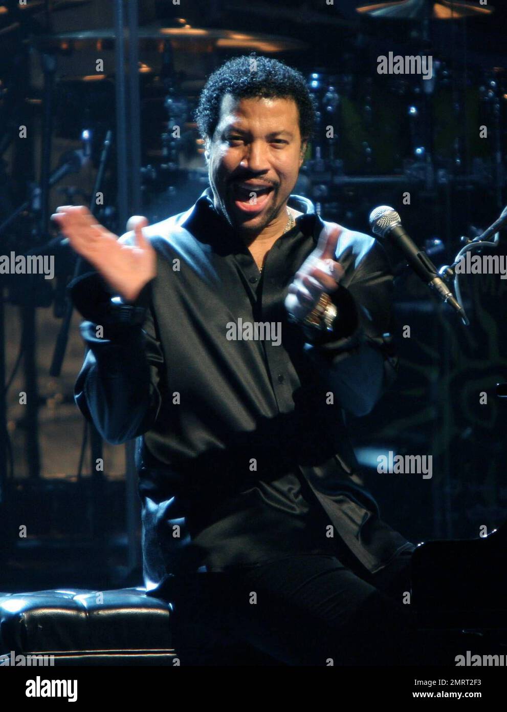 Singer Lionel Richie performs in concert at the Kodak Theatre in Los ...