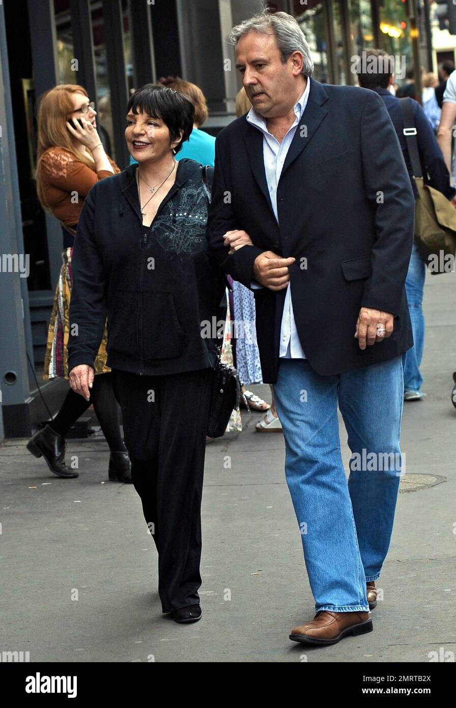 Legendary actress and singer Liza Minnelli strolls through the Theatre