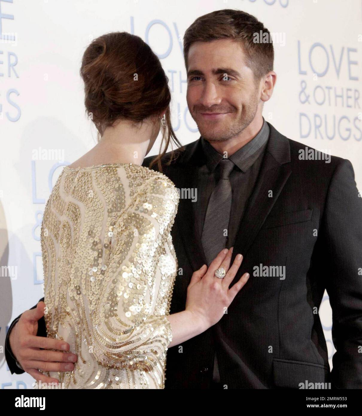 Co-stars Anne Hathaway and Jake Gyllenhaal have great chemistry on the red carpet at the ...