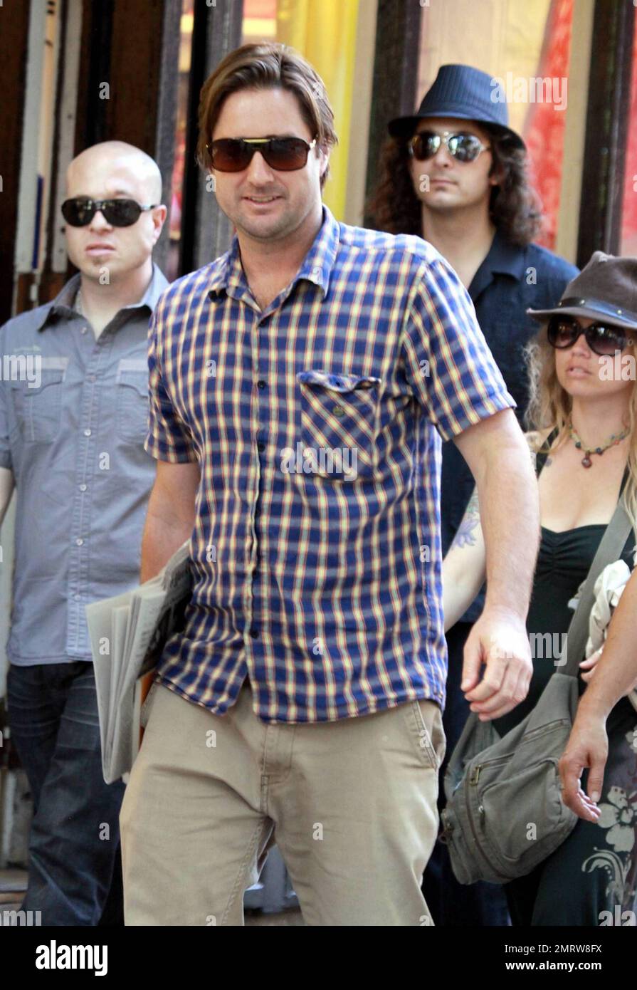 Luke Wilson leaves a restaurant after lunch in New York, NY. 5/5/10. Stock Photo