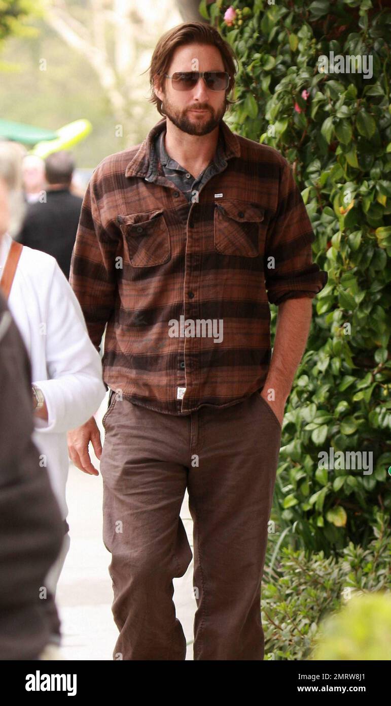 Actor Luke Wilson shows off his beard as he has a casual lunch with friends at Malibu Country Mart.  Later Wilson gets a bit shy and tries to hide his face from photographers. Los Angeles, CA. 07/03/10. Stock Photo