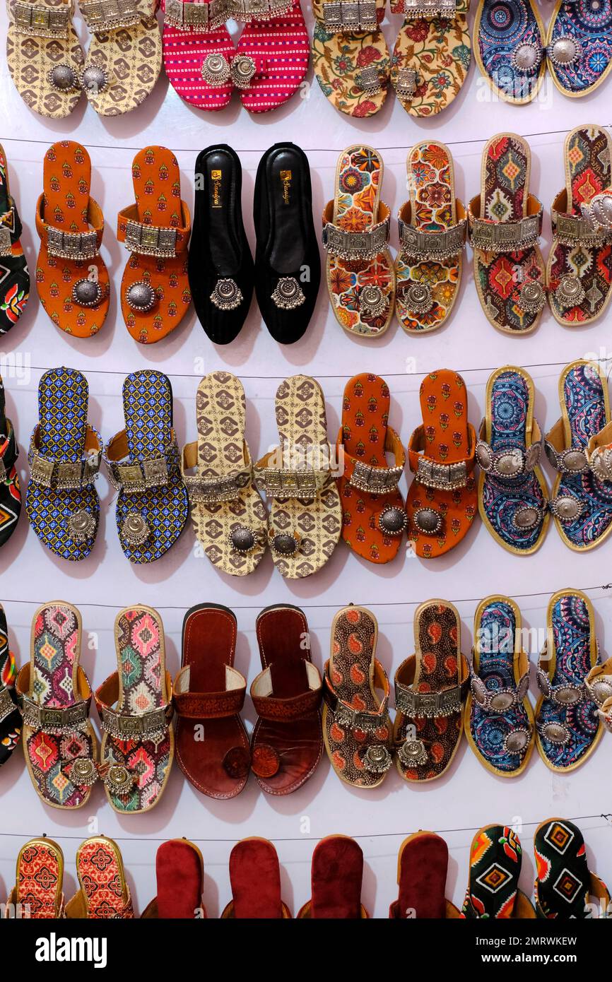 Update more than 157 indian style sandals super hot - netgroup.edu.vn