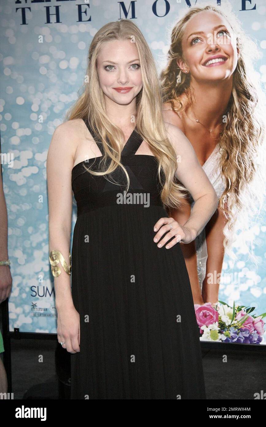 Amanda Seyfried at the premiere of \, image size:867x1390