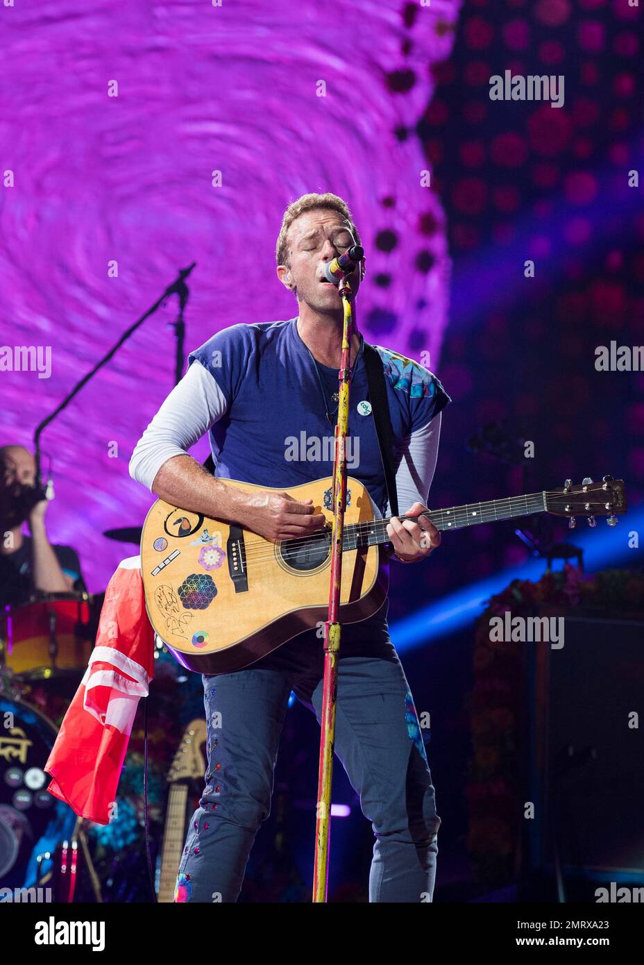 Chris Martin of Coldplay performs onstage at the Rogers Centre on Monday, August 21, 2017 in Toronto, Canada. (Photo by Arthur Mola/Invision/AP) Stock Photo
