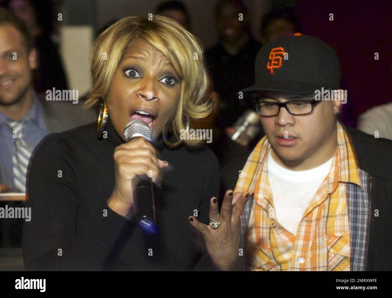 EXCLUSIVE!! Mary J Blige poses with her protege Starshell and
