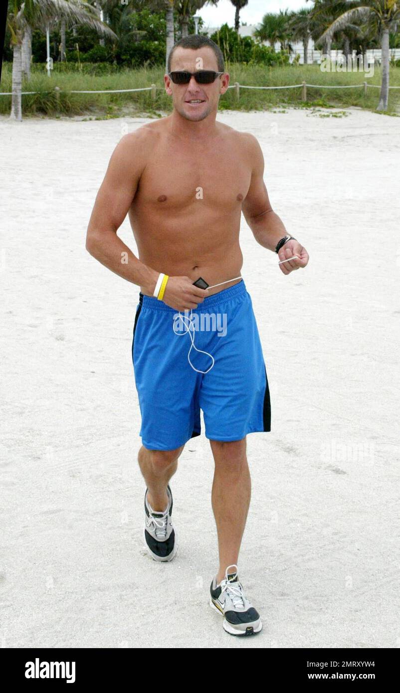 Matthew McConaughey warms up for his beach workout by getting down to some tunes on his iPod. After jogging with pal Lance Armstrong, he walked the boardwalk to the nearest refreshments, followed by local photographers who struggled to keep up, Miami Beach, FL, 8/23/06 Stock Photo