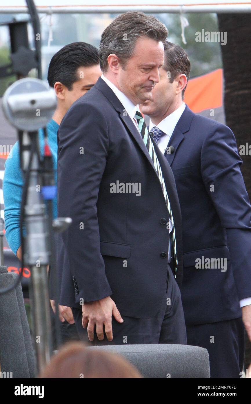 Matthew Perry promotes his show The Odd Couple on Extra at Universal ...