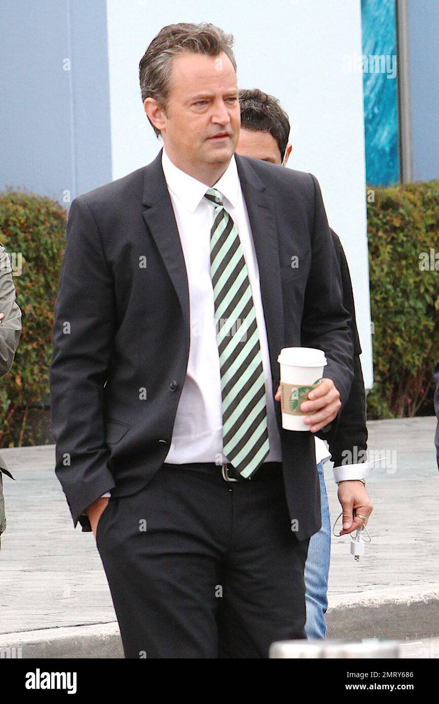Matthew Perry promotes his show The Odd Couple on Extra at Universal ...