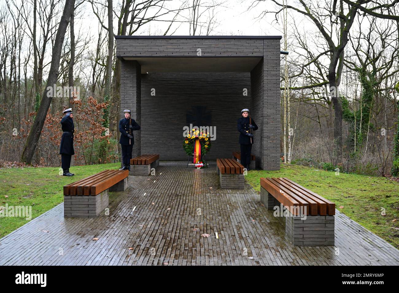 Berlin, Germany. 30th Jan, 2023. Soldiers of the Guard Battalion stand next to a wreath at the 'Place of Silence' in the 'Forest of Remembrance' memorial on the grounds of the Bundeswehr Operations Command. The 'Forest of Remembrance' is the Bundeswehr's central memorial for soldiers and personnel who have lost their lives during foreign missions. Credit: Soeren Stache/dpa/Alamy Live News Stock Photo