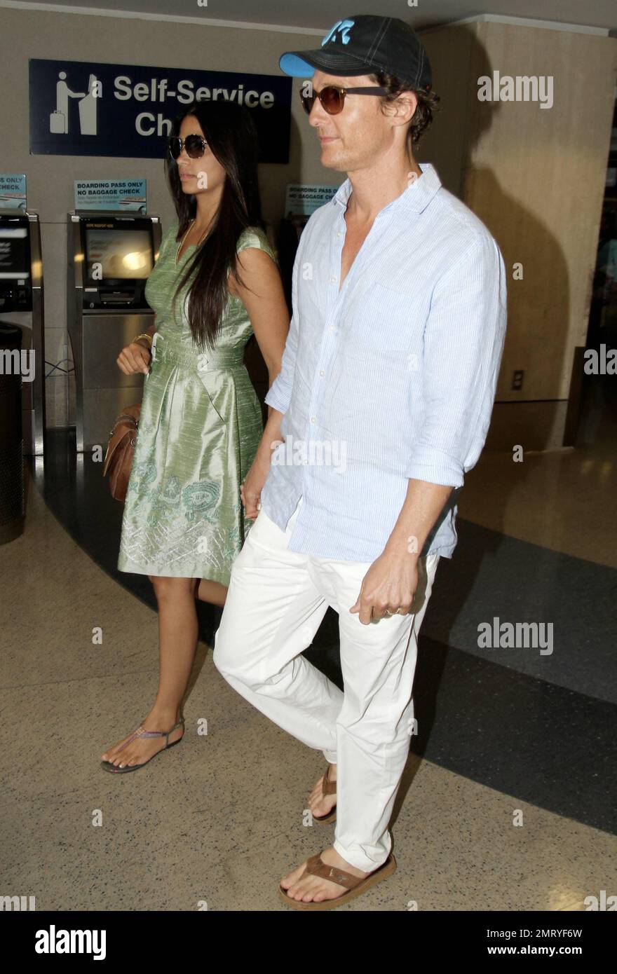 Matthew McConaughey and new wife Camila Alves hold hands as they arrive(01)
